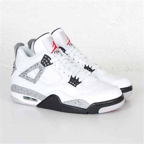 AIR JORDAN 4 RETRO .